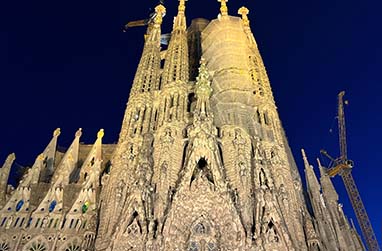 サグラダ・ファミリア夜景ツアー （日本語観光ガイド付）