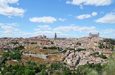 世界遺産のトレドの全景を捉える絶景ポイント