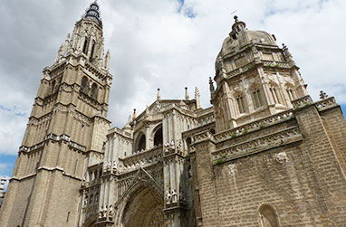 世界遺産のトレドの全景を捉える絶景ポイント