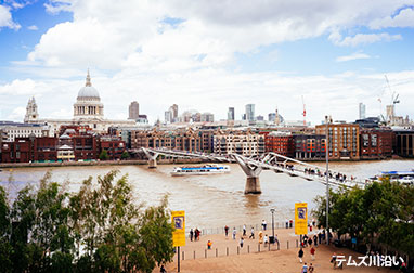 ロンドンテムズ川沿い