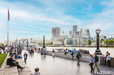 ロンドンテムズ川沿い