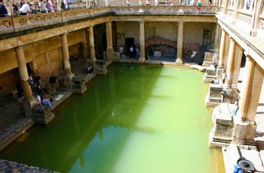 人気の3大スポットを1日で!ウィンザー、バース、ストーンヘンジ観光1日ツアー