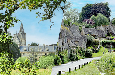 イギリスの由緒ある大学街オックスフォードとはちみつ色のコッツウォルズの村1日観光