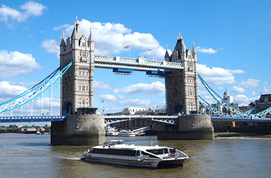 テムズ川クルーズとロンドンのグルメ市場・バラマーケット散策